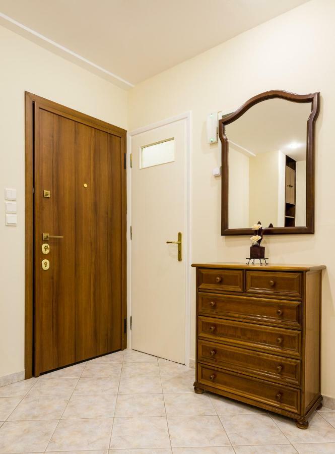 Classy 2 Bedroom Apartment Near Acropolis & Metro เอเธนส์ ภายนอก รูปภาพ