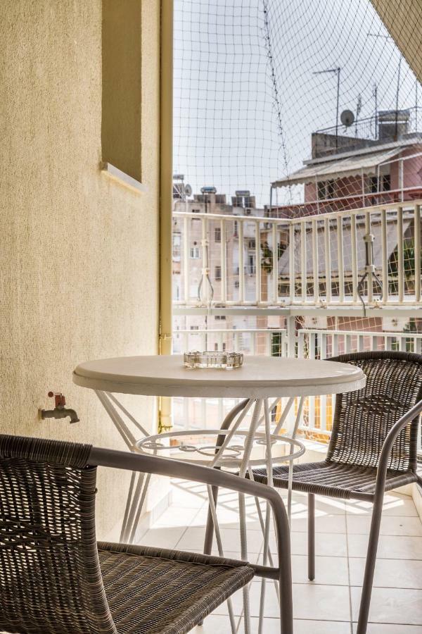 Classy 2 Bedroom Apartment Near Acropolis & Metro เอเธนส์ ภายนอก รูปภาพ
