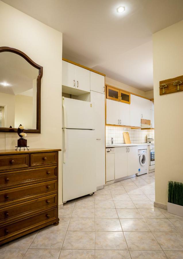 Classy 2 Bedroom Apartment Near Acropolis & Metro เอเธนส์ ภายนอก รูปภาพ