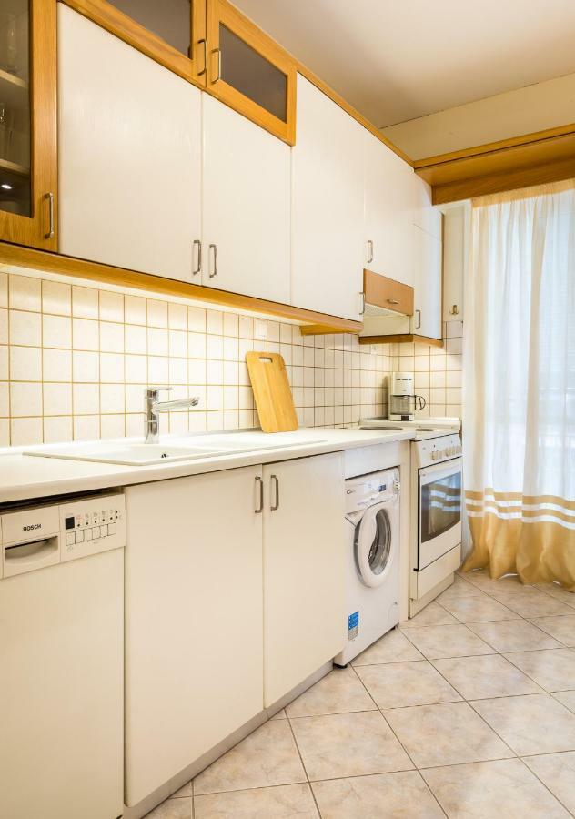 Classy 2 Bedroom Apartment Near Acropolis & Metro เอเธนส์ ภายนอก รูปภาพ