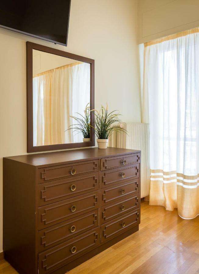 Classy 2 Bedroom Apartment Near Acropolis & Metro เอเธนส์ ภายนอก รูปภาพ