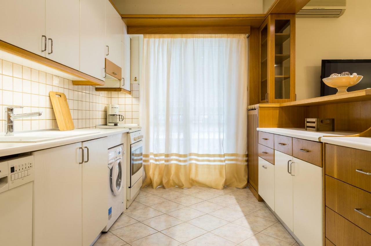Classy 2 Bedroom Apartment Near Acropolis & Metro เอเธนส์ ภายนอก รูปภาพ