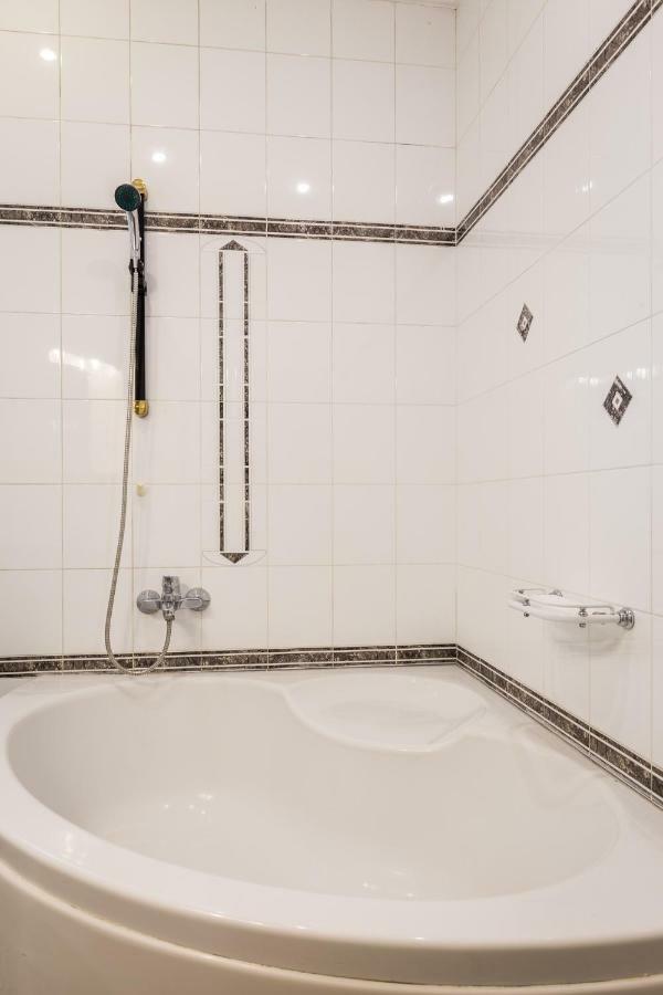 Classy 2 Bedroom Apartment Near Acropolis & Metro เอเธนส์ ภายนอก รูปภาพ
