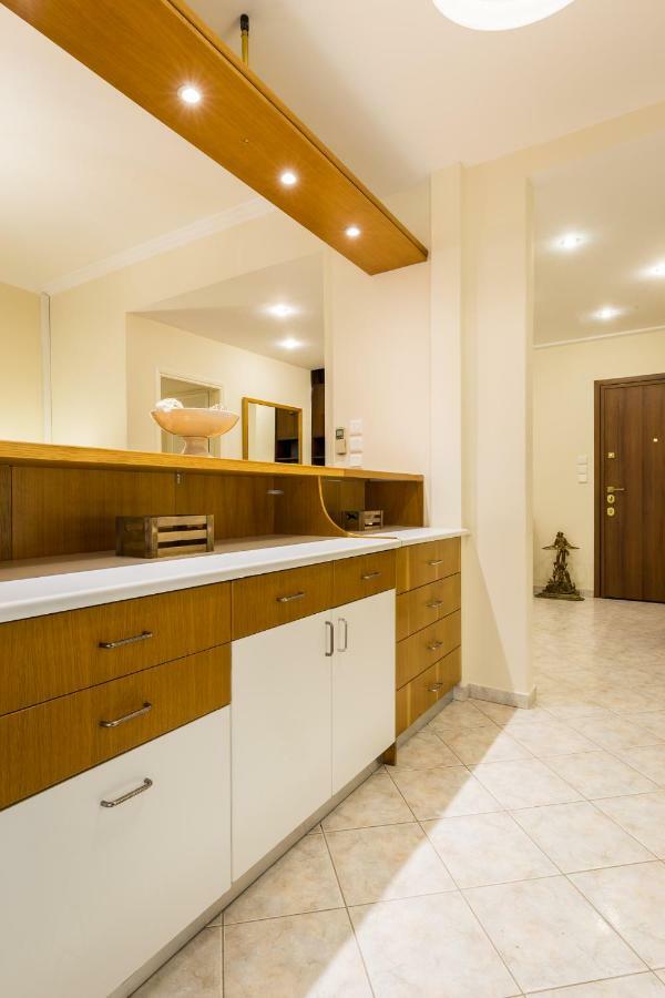 Classy 2 Bedroom Apartment Near Acropolis & Metro เอเธนส์ ภายนอก รูปภาพ