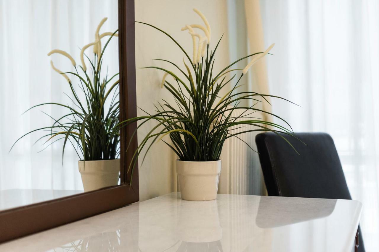 Classy 2 Bedroom Apartment Near Acropolis & Metro เอเธนส์ ภายนอก รูปภาพ