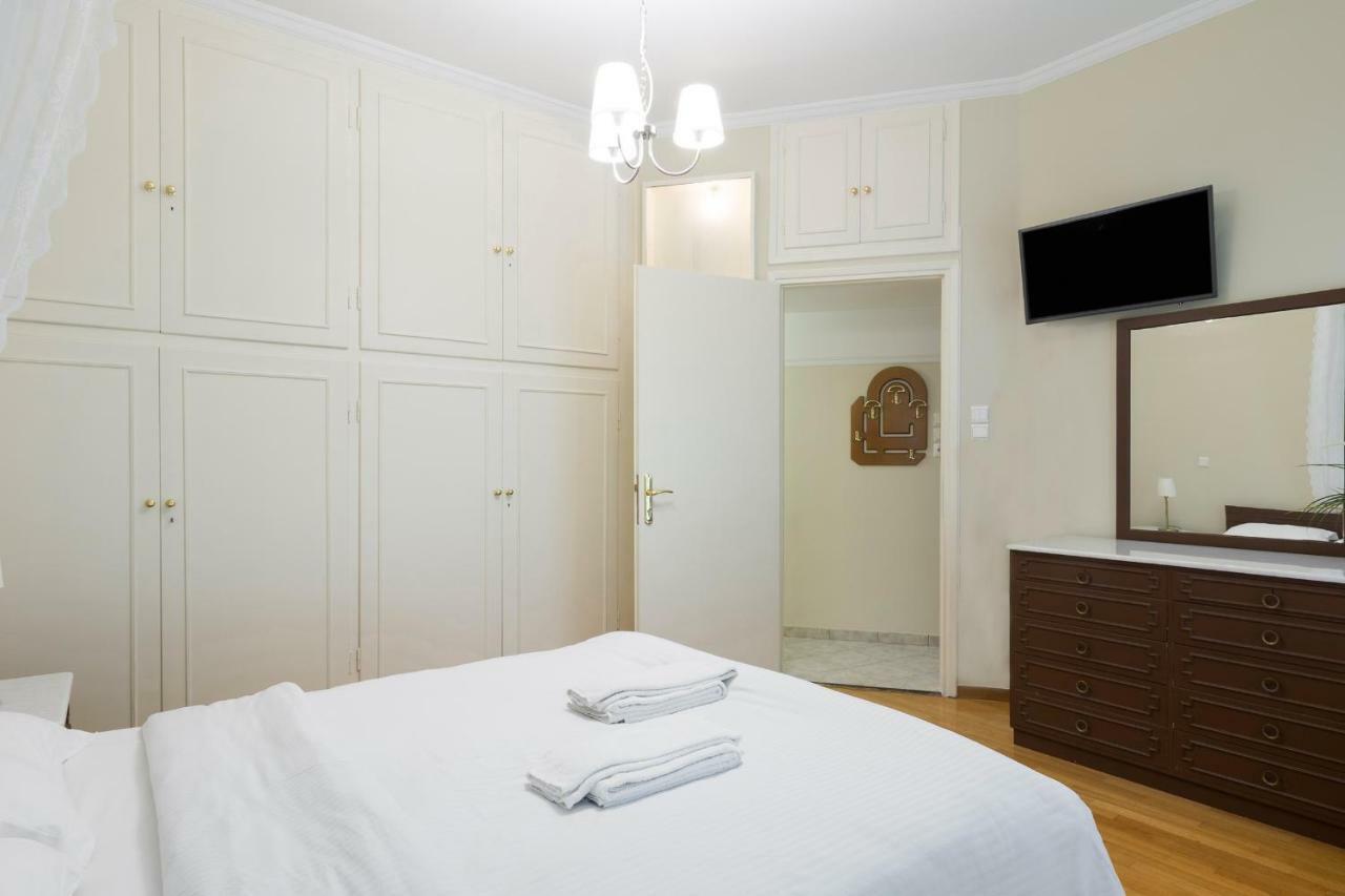 Classy 2 Bedroom Apartment Near Acropolis & Metro เอเธนส์ ภายนอก รูปภาพ